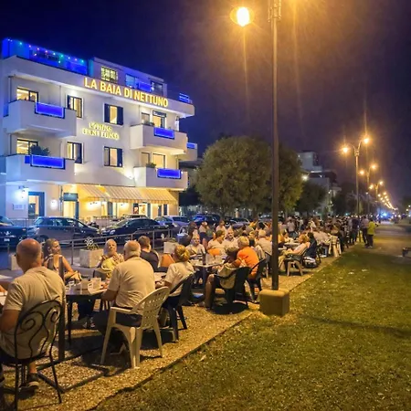 La Baia Di Nettuno Il Gatto E La Volpe Aparthotel Venetico