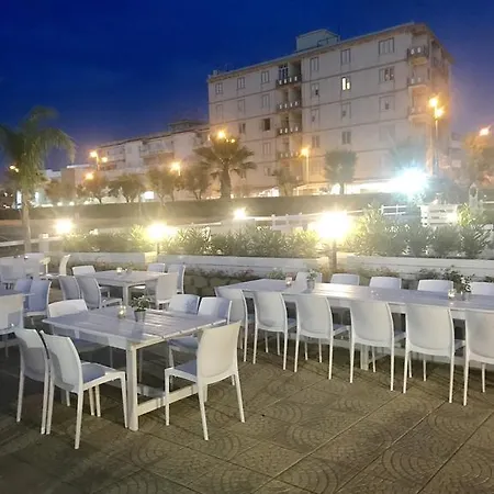 Aparthotel La Baia Di Nettuno Il Gatto E La Volpe Venetico